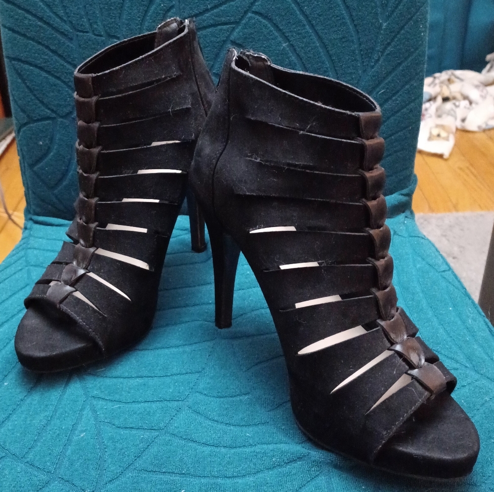 FERGALICIOUS CUT-OUT STILETTO BOOTIES, WOMEN'S SZ 8.5